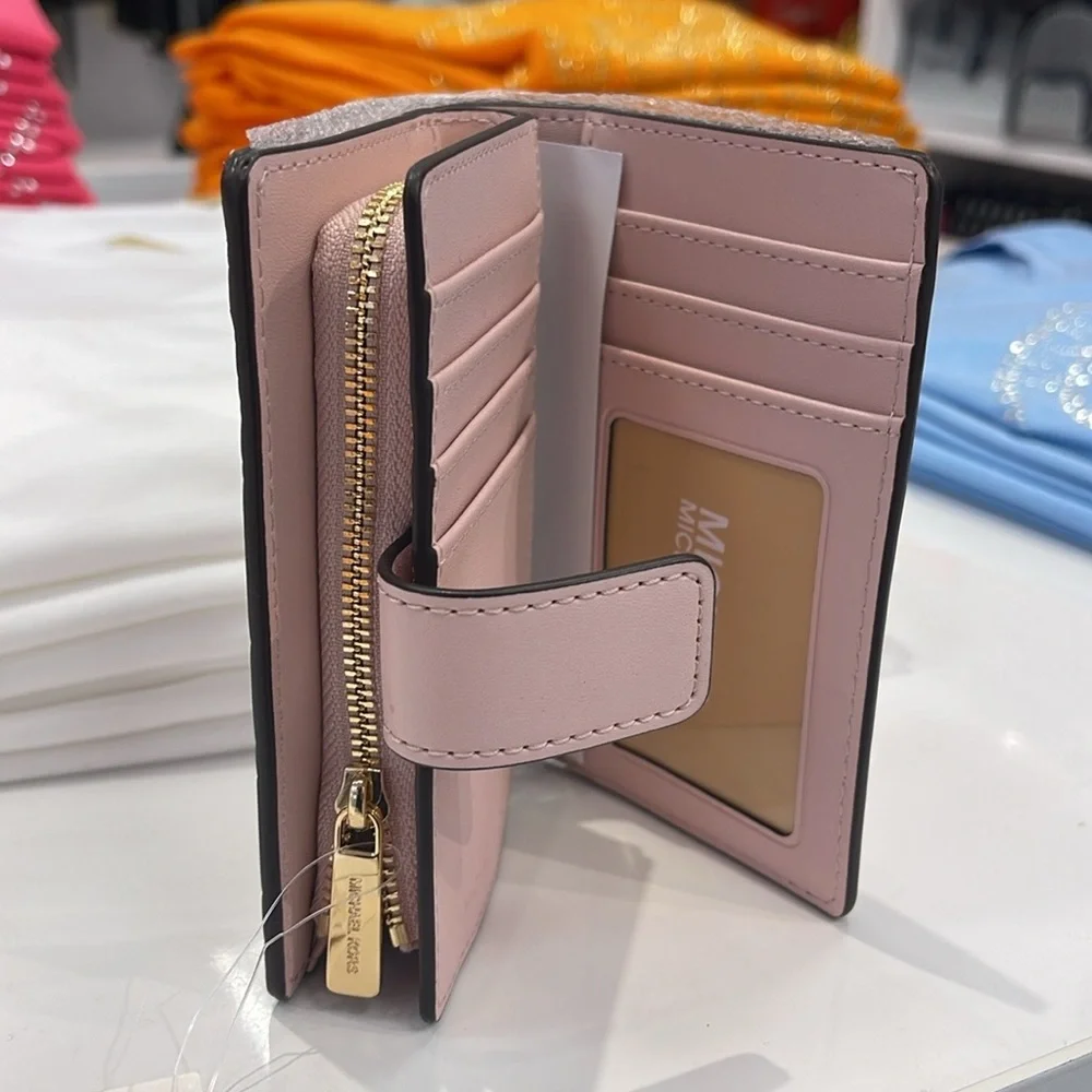 Michael Kors Jet Set Medium Floral Print Bi-Fold Wallet 
POWDER BLUSH
NWT - Picture 6 of 16